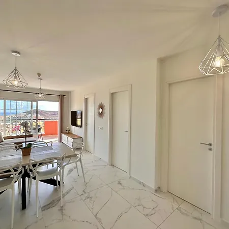 Sunset 7 & Heated Pool Apartament *