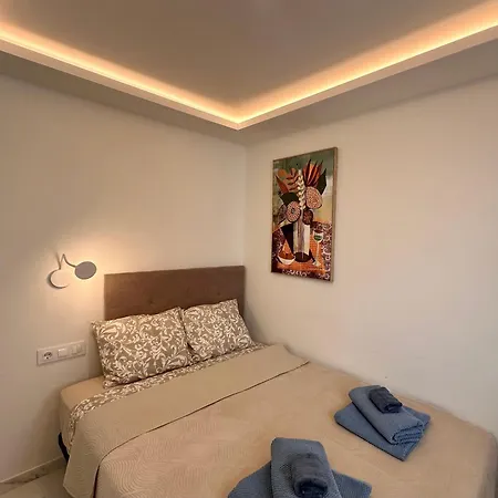 Sunset 7 & Heated Pool Apartament *